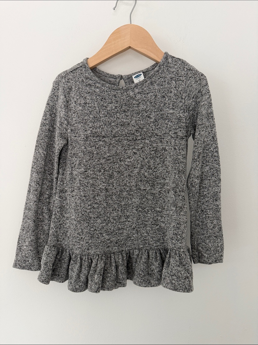 Old Navy Girls Gray Long-Sleeve Ruffle Hem Top Excellent Condition Size 4 Years